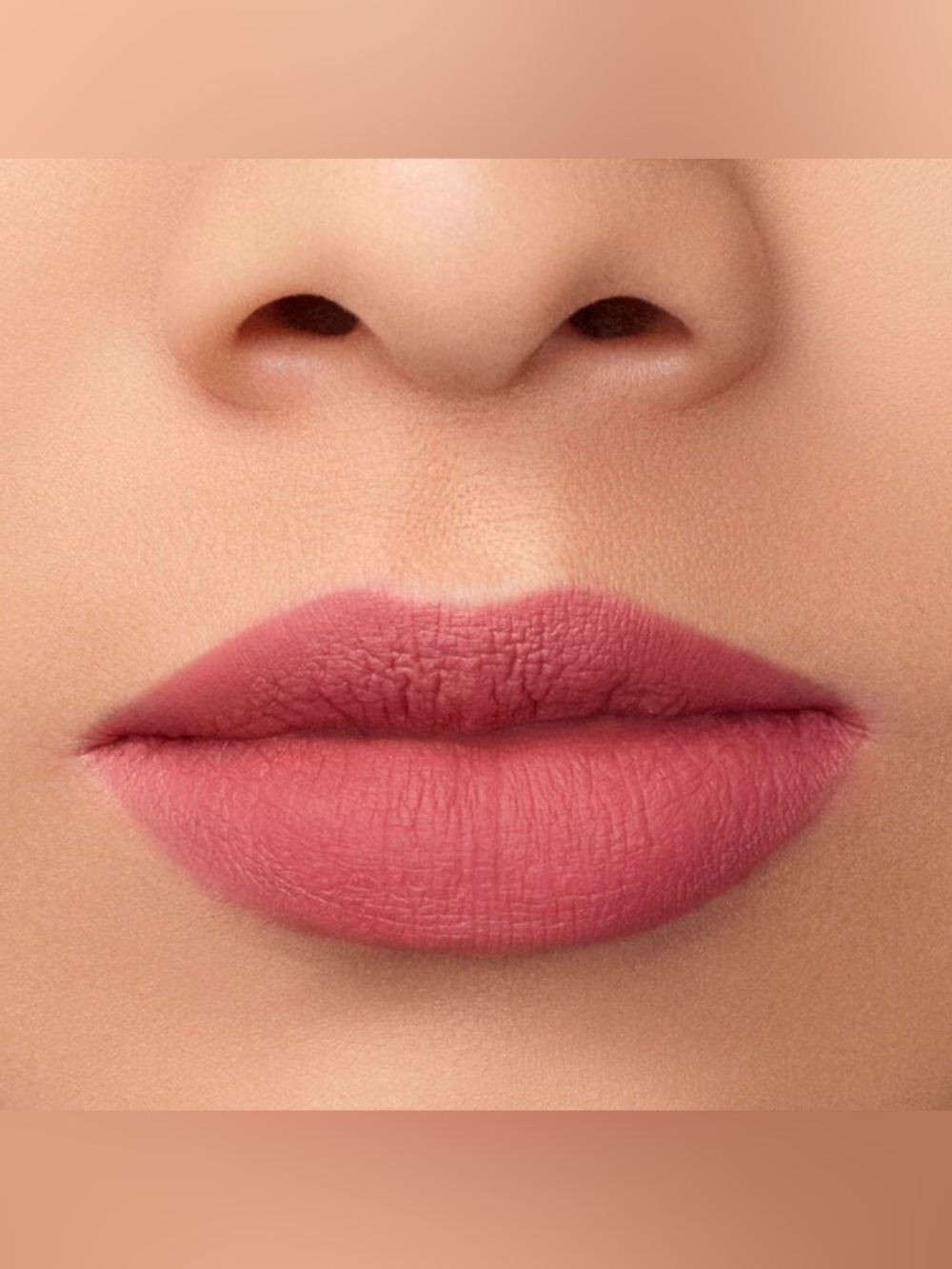 ROUGE D’ARMANI MATTE LIPSTICK
Matte Suede, Non-Drying, Intense Color 102 - Picture 4 of 4
